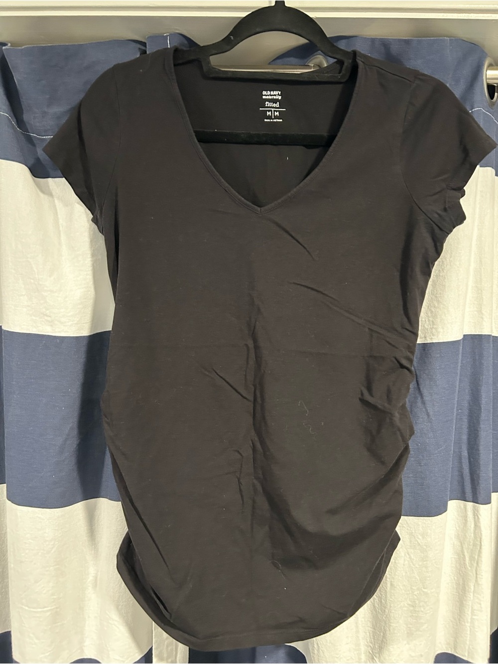 Old Navy maternity Black V-Neck Short Sleeve Women's Tee